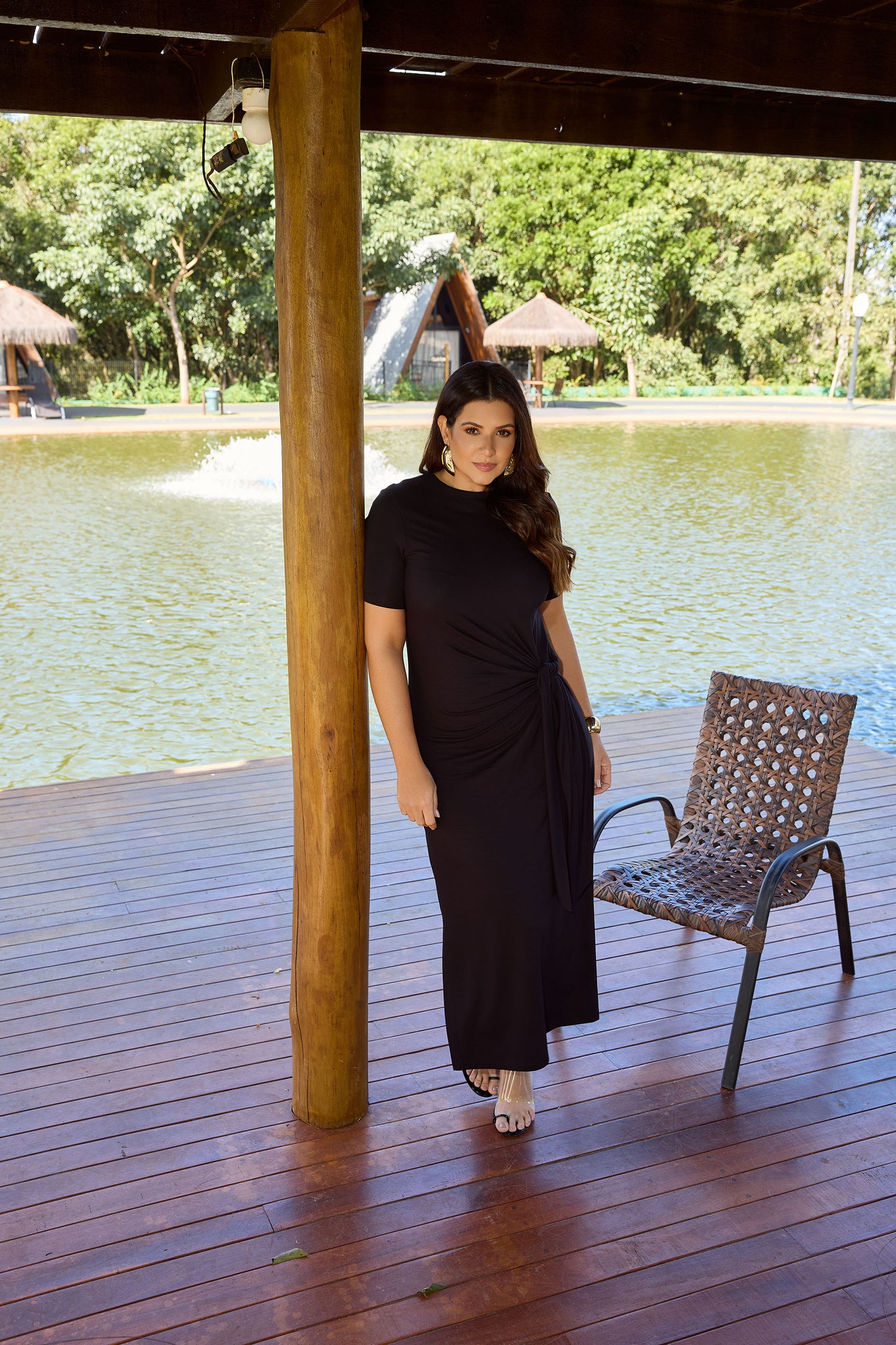VESTIDO DETALHE NÓ